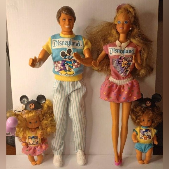 *RARE* Vintage 1989 Mattel Barbie Heart Family Visits Disneyland Mom Dad & Kids